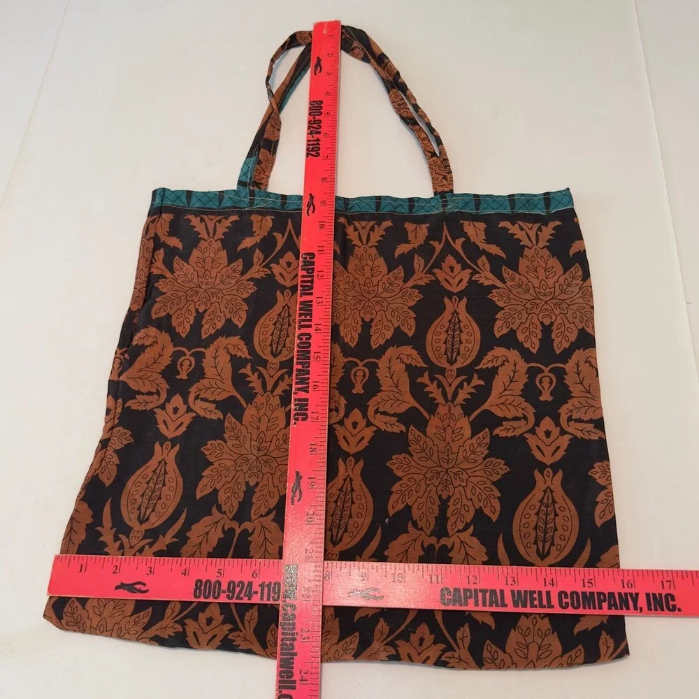 The Unbranded Brand lightweight tote